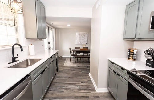 Dothan House | Indulge in Southern Charm: Newly Renovated 2 Bed/2.5 Bath Townhome in Dothan. Dog Friendly.