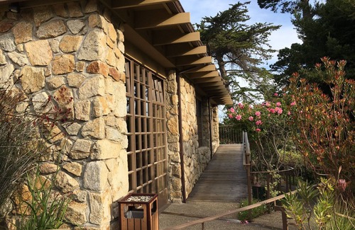 Carmel Highlands Condo | Indulge yourself in a spectaclar 2 bedroom unit at the Hyatt Highlands Inn.
