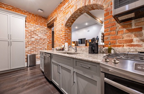 Arts/Warehouse District Apartment | 🧡 INDULGE YOURSELF! 2 KITCHENS 2 LIVING ROOMS 2 TERRACES! DOUBLE UP ✌🏽STEPS TO IT ALL! 🧡