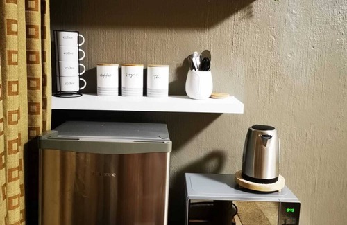 Greater Johannesburg Metropolitan Area House | Indulgent Escape, Jet Bath, Stunning Views & Boma Firepit -Retreat from the City