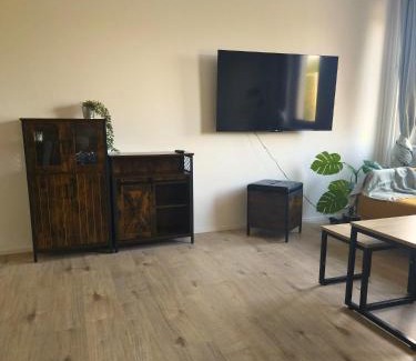 Nalbach Apartment | Industiral Design - 24h Self-Check- in - bis 7 Personen - zentrale Lage - Parkplatz - WiFi - Monteure