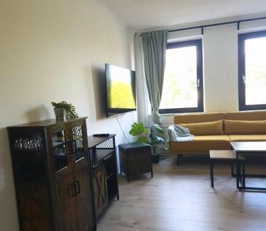 Nalbach Apartment | Industiral Design - 24h Self-Check- in - bis 7 Personen - zentrale Lage - Parkplatz - WiFi - Monteure