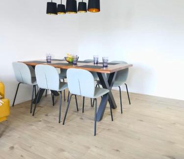 Nalbach Apartment | Industiral Design - 24h Self-Check- in - bis 7 Personen - zentrale Lage - Parkplatz - WiFi - Monteure