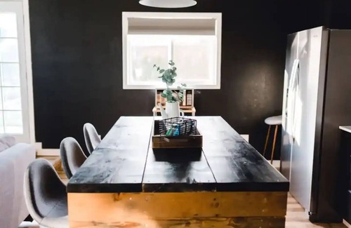 Tri-Cities House | Industria - Private ground floor apartment, loaded with amenities.