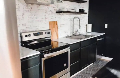 Tri-Cities House | Industria - Private ground floor apartment, loaded with amenities.