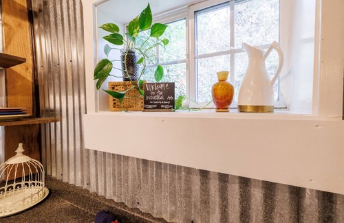 Fort Payne Apartment | Industrial Apartment #3 Queen Studio