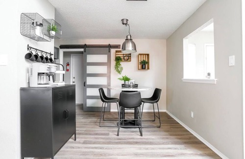 Raintree House | Industrial Chic South Lubbock 3/2