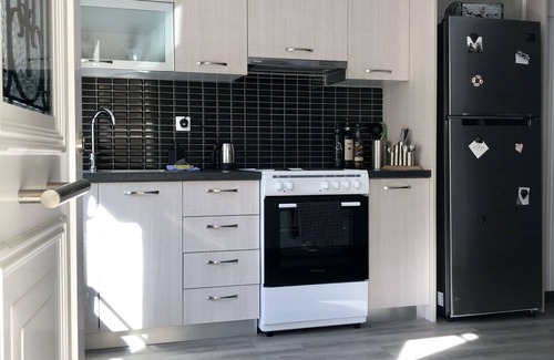 Lesvos House | Industrial Design Bungalow – 2 min to Center, Wifi