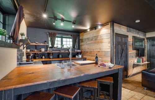 Cantley Apartment | Industrial Loft 1 | Hot Tub | Pool Table | Lake