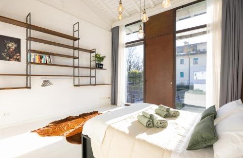 Sant'Eufemia Apartment | Industrial Loft - Garage-Netflix-wifi