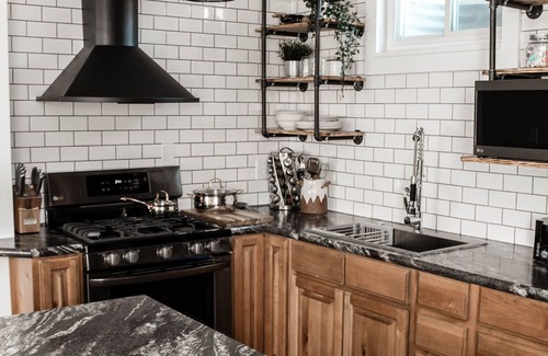 Springville Apartment | Industrial Luxury apartment - Newly remodeled and Sparkling clean!