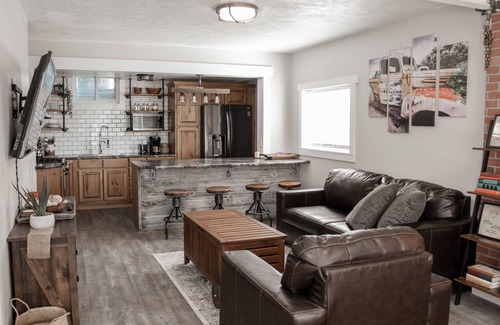Springville Apartment | Industrial Luxury apartment - Newly remodeled and Sparkling clean!