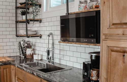 Springville Apartment | Industrial Luxury apartment - Newly remodeled and Sparkling clean!