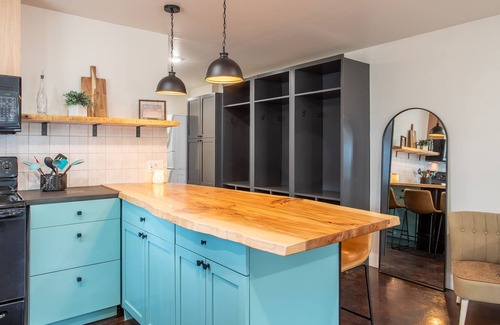 Orchard Homes Apartment | Industrial Modern -Quiet Neighborhood