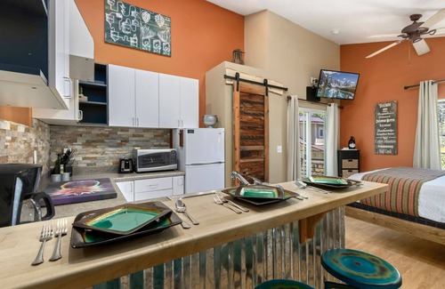 Martinez Park Apartment | Industrial Old Town Bungalow w/Free Cruiser Bikes