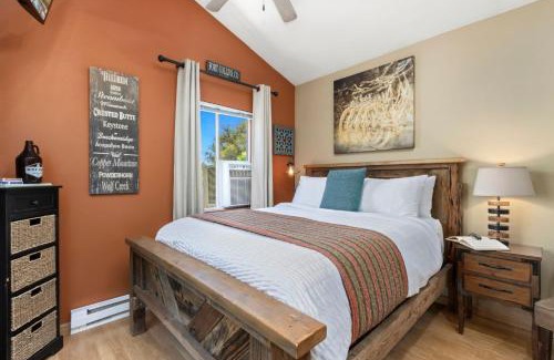 Martinez Park Apartment | Industrial Old Town Bungalow with Free Cruiser Bikes
