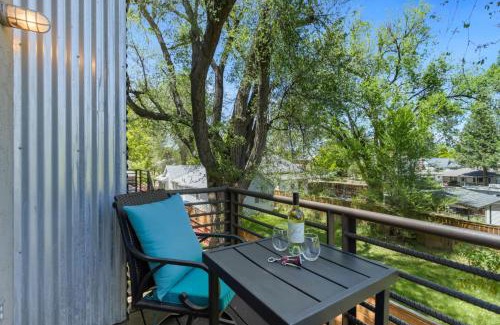 Martinez Park Apartment | Industrial Old Town Bungalow with Free Cruiser Bikes