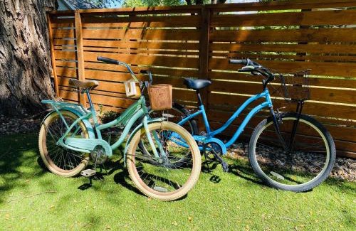 Martinez Park Apartment | Industrial Old Town Bungalow with Free Cruiser Bikes