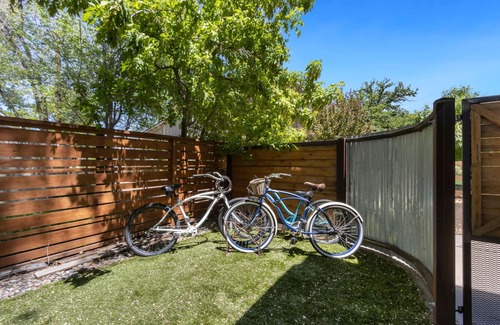 Martinez Park Apartment | Industrial Old Town Bungalow W/Free Cruiser Bikes
