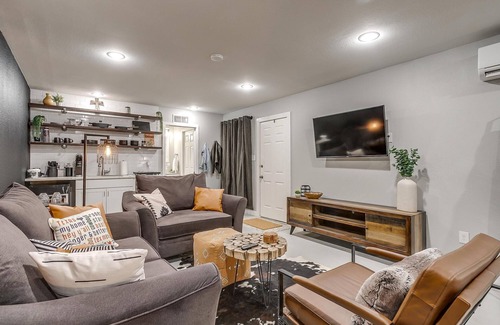 Arlington Heights Apartment | Industrial Style Guest House w/Privacy Fence
