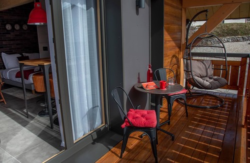 Les Fourgs Apartment | INDUSTRIEL .