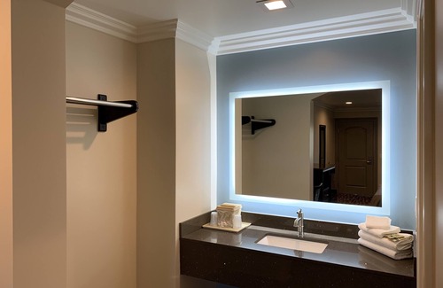 Bassett Hotel | Industry Inn & Suites