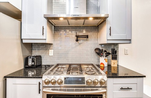 Mapleton/Fall Creek House | Indy 500 Group Getaway: 6 Mi to Speedway!