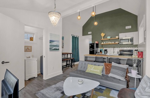 Fountain Square Cottage | Indy Blue Modern 2-Bed Cottage Gem Downtown Bliss