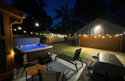 Indianapolis House | Indy Events Hub, EV Chrger, Hot Tub, Near Lucas Oil