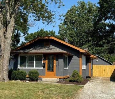 Indianapolis House | Indy Events Hub, EV Chrger, Hot Tub, Near Lucas Oil