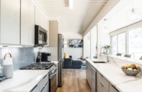 Kennedy King House | Indy's 1st Container Home- 3 car garage - Downtown