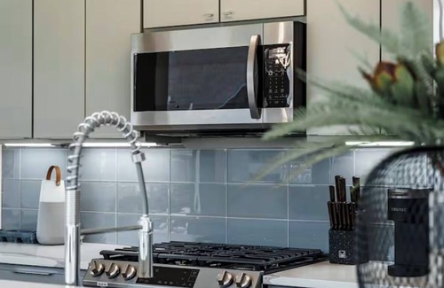 Kennedy King House | Indy's 1st Container Home- 3 car garage - Downtown