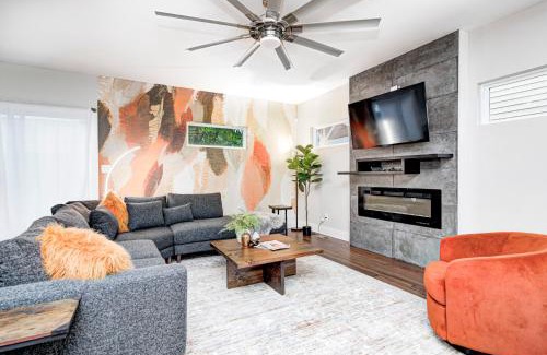 Fountain Square House | Indy Social Stay - Sleeps16 - Fountain Square - Group Getaway