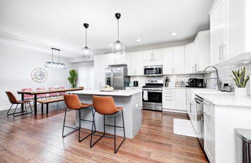 Fountain Square House | Indy Social Stay - Sleeps16 - Fountain Square - Group Getaway