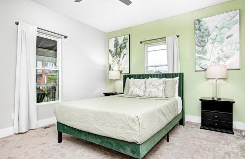 Fountain Square House | Indy Social Stay - Sleeps16 - Fountain Square - Group Getaway