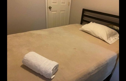 Spruce Hill Apartment | Inexpensive 2BR Apt by Upenn