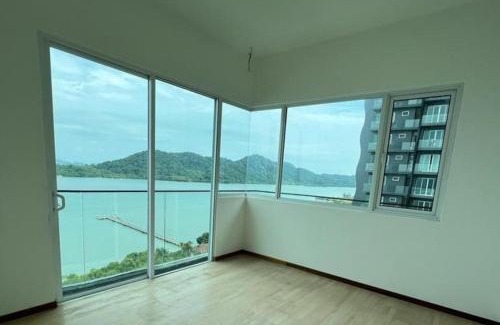 Kampung Sungai Nibong House | Infinite Seaview with Penang Bridge Suite with Sunrise up to 11 person