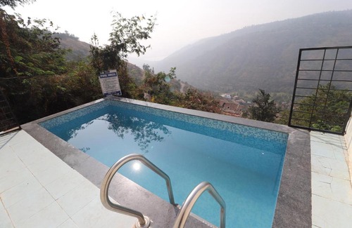 Panchgani Hotel | Infiniti pool rooms at Panchghani