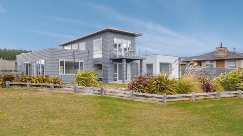 Wanaka House | Infinity and Beyond