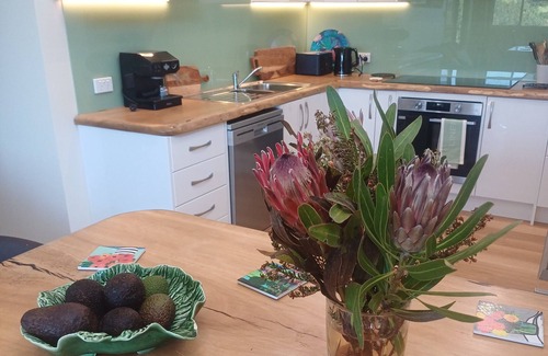 Innes View Cottage | 'Infinity Cottage' - surrounded by orchards, pasture, bush and mountains