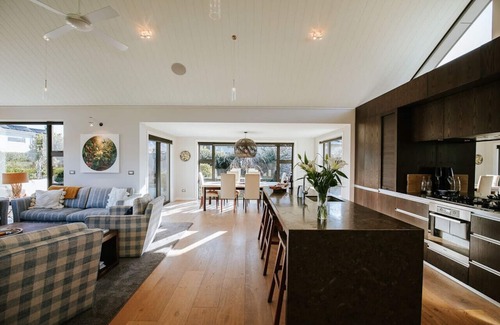 Wanaka House | Infinity Drive · Modern, luxury home with a hot tub and lake views.