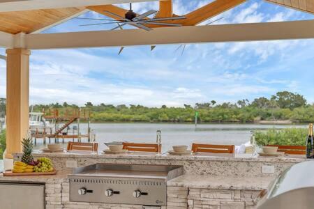 Totem Park House | Infinity Pool Paradise I Luxe Waterfront Living