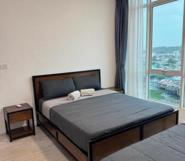 Kampung Sembulan Baru Apartment | Infinity pool Sutera Avenue family suite Free Wifi -Netflix -Parking