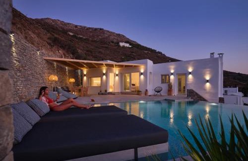 Paros House | Infinity sea view hillside villa with private pool