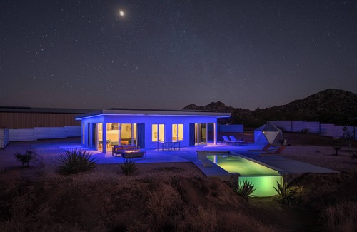 Pioneertown House | Infinity |Swim-Up Infinity Pool w/Mountain Views
