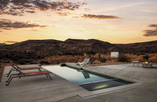 Pioneertown House | Infinity |Swim-Up Infinity Pool w/Mountain Views