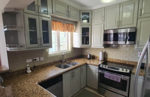 Bagatelle Terrace House | Infinity Townhomes, Charming 3-bedroom, 3.5 bathroom townhouse, AC, fitness room