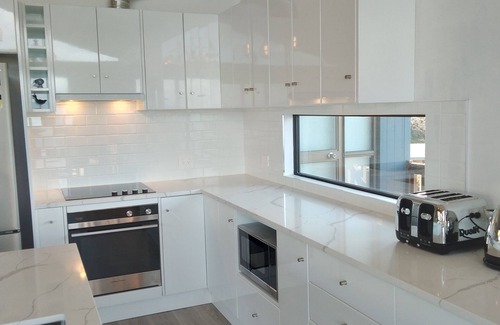 Omori House | Infinity Views - Lake Taupo (free wifi, linen provided)