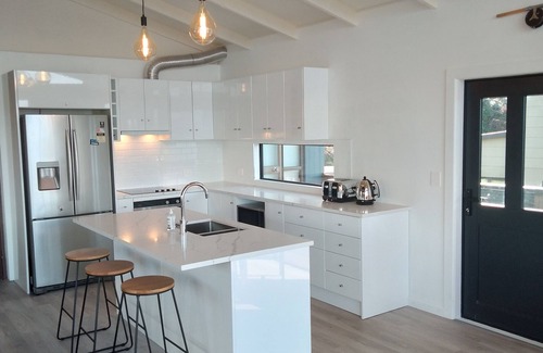 Omori House | Infinity Views - Lake Taupo (free wifi, linen provided)