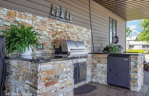 Bass Lake House | Infinity Views Lakefront Home